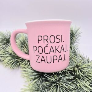 skodelica roza pocakaj